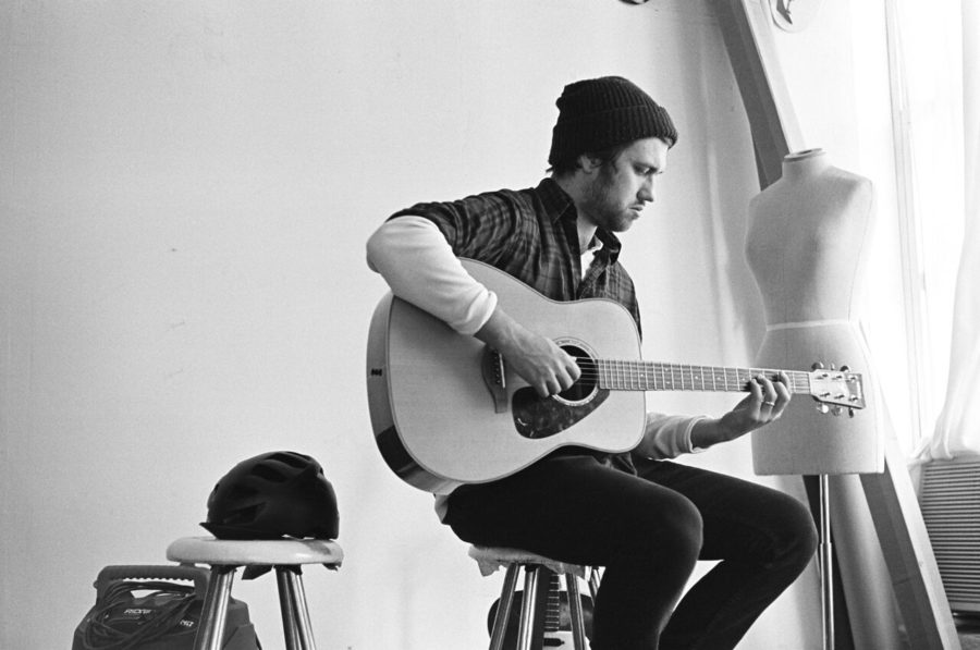 New York-Based British Singer-Songwriter Bobby Long Shows His Love for The Beatles on “Sultans” (ALBUM REVIEW)