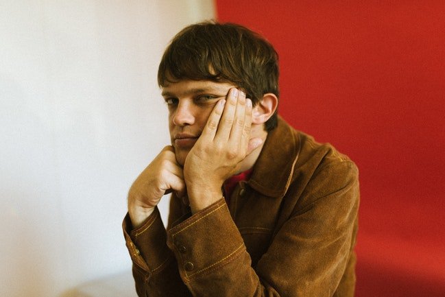 William Tyler’s Guitar Melodies Enchant New York’s (le) poisson rouge (SHOW REVIEW)