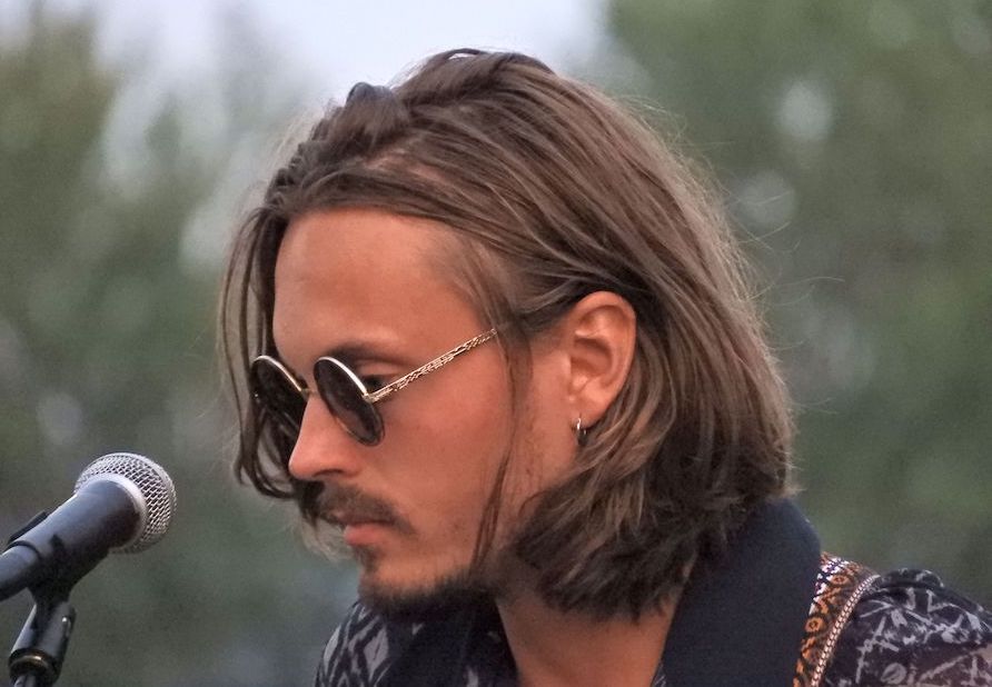 SONG PREMIERE: Jesper Lindell Braves “Stormy Waters” With Soulful Rock and Roll