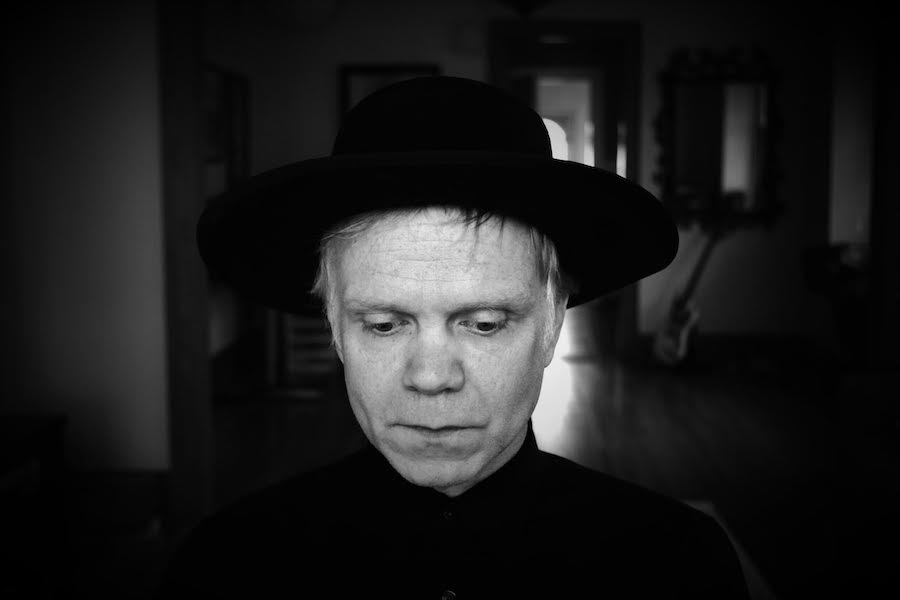 SONG PREMIERE: Duncan Barlow Offers Sparse and Dreamy Indie Rock with “Love Me The Way You Do”