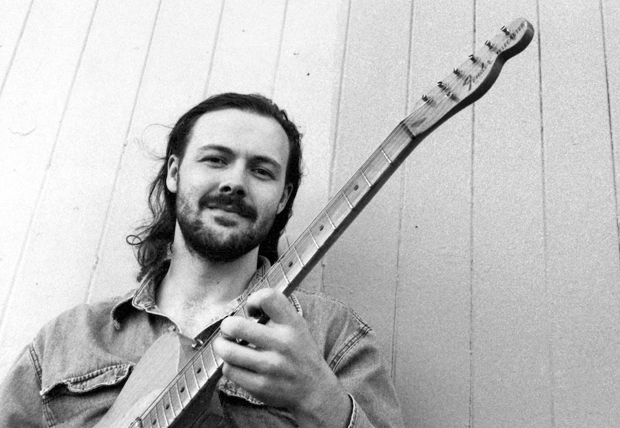 SONG PREMIERE: Sam Weber Balances Rock Cool and Throwback Pop on “It’s All Happening”