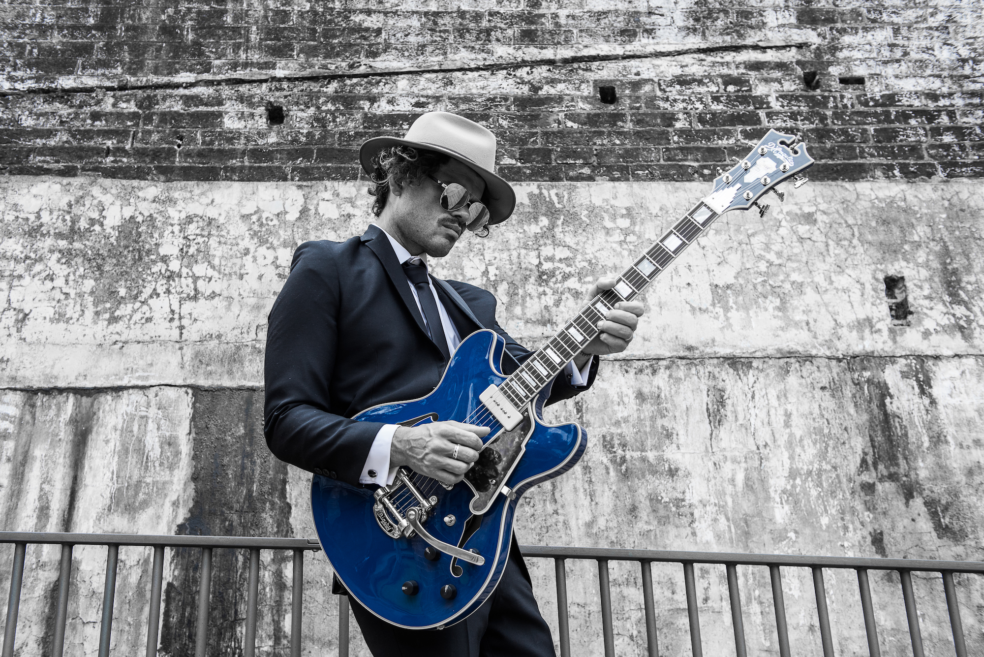 SONG PREMIERE: Ash Grunwald Offers Biting Guitar Work Via “Waiting Around To Die” (feat. Joe Bonamassa, Josh Teskey & Ian Collard