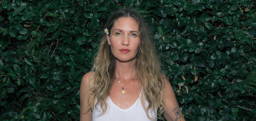 SONG PREMIERE: Van Plating’s “Lasso” Is a Morsel of Stripped-Down, Thoughtful Pop