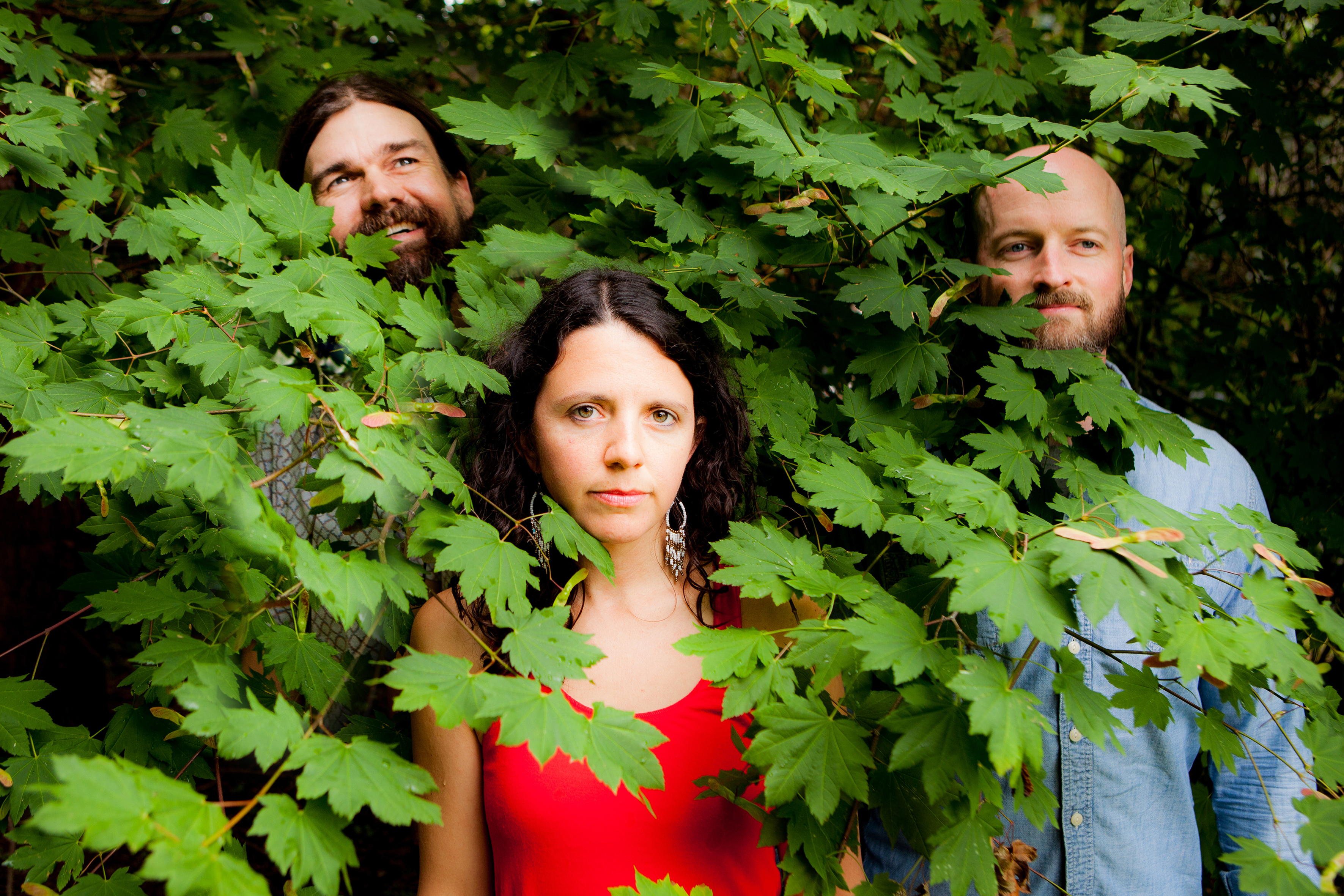 VIDEO PREMIERE/INTERVIEW: Sway Wild Hones A Musical Polyglot Affair Via Soulful & Rhythmic “Chimney Fire”