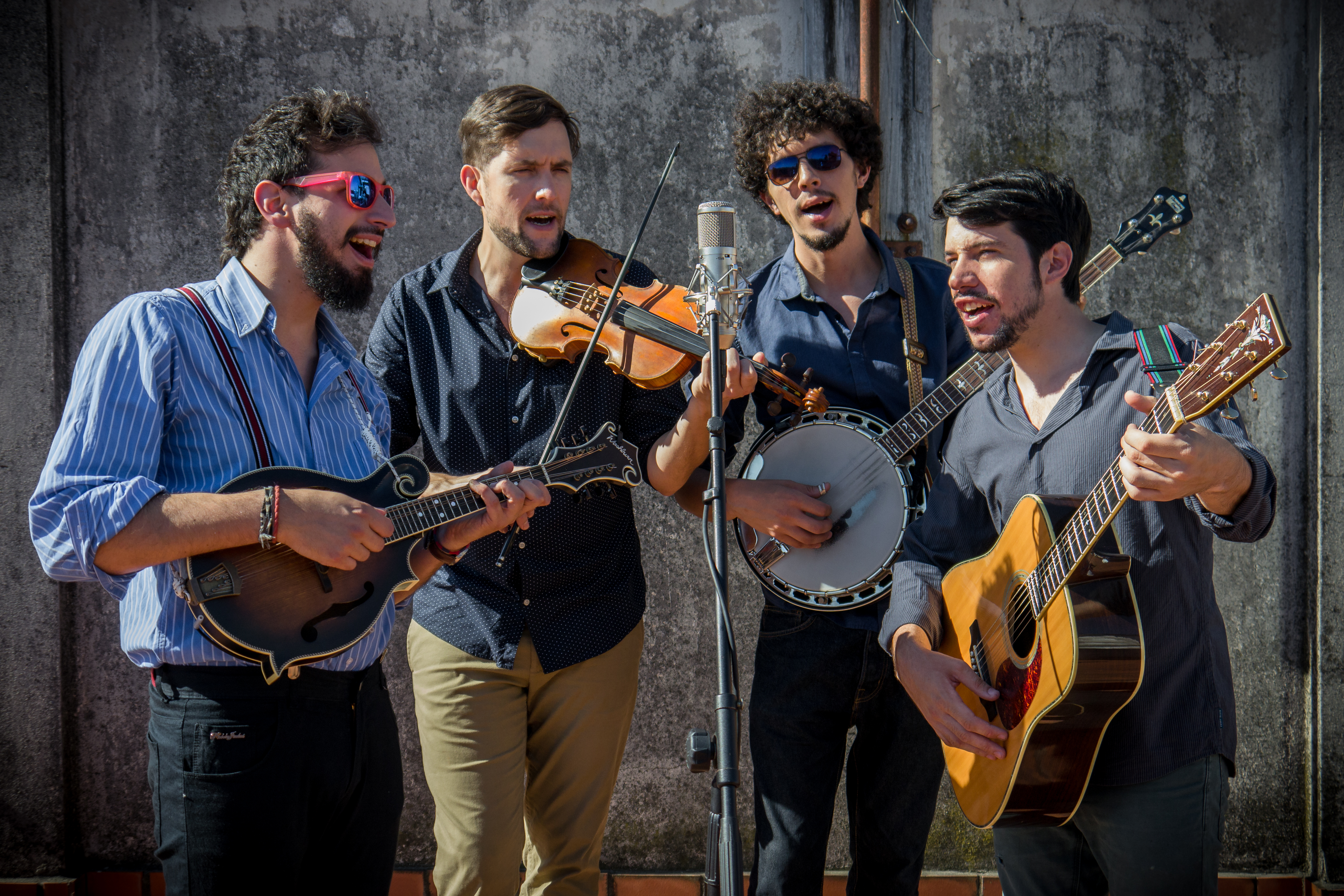 Che Apalache Uniquely Melds Latin with Bluegrass on Bela Fleck Produced ‘Rearrange My Heart’ (ALBUM REVIEW))