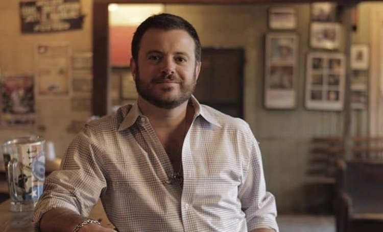 Wade Bowen’s ‘Twelve Twenty-Five’ Mixes Christmas Nostalgia With Traditions Yet to Come (ALBUM REVIEW)
