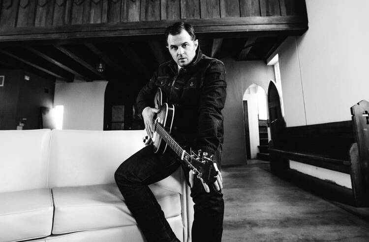 SONG PREMIERE: Beau Jennings Strums Nostalgic Splendor Via Acoustic “Static Automatic”