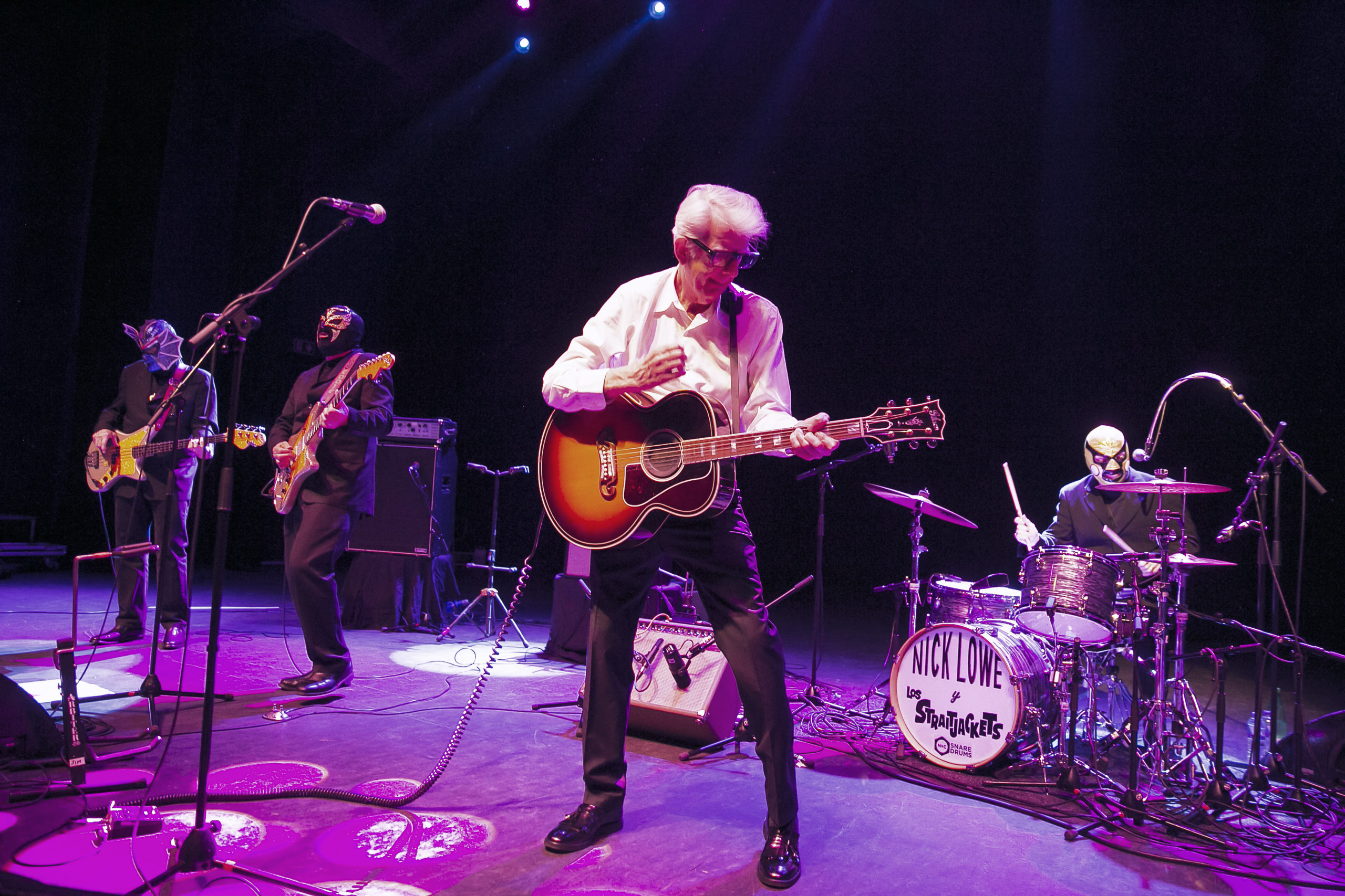 Nick Lowe Announces New EP ‘Lay It On Me’ with Los Straitjackets