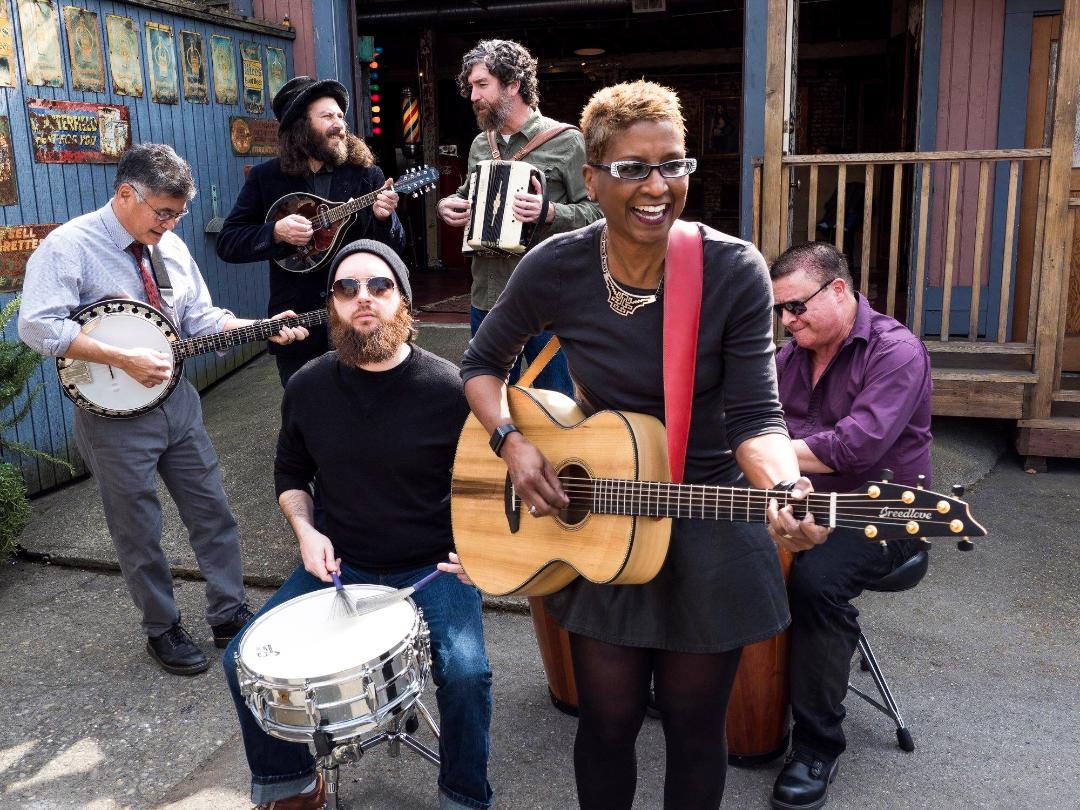SONG PREMIERE: Seattle Soulgrass Combo Paula Boggs Band Delivers Stunning Vocals Via “Traces of You”