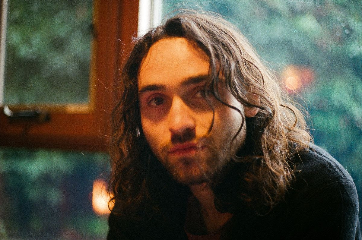 SONG PREMIERE: Hayfitz Splendidly Conjures The Ethereal & Experimental On “I Want”