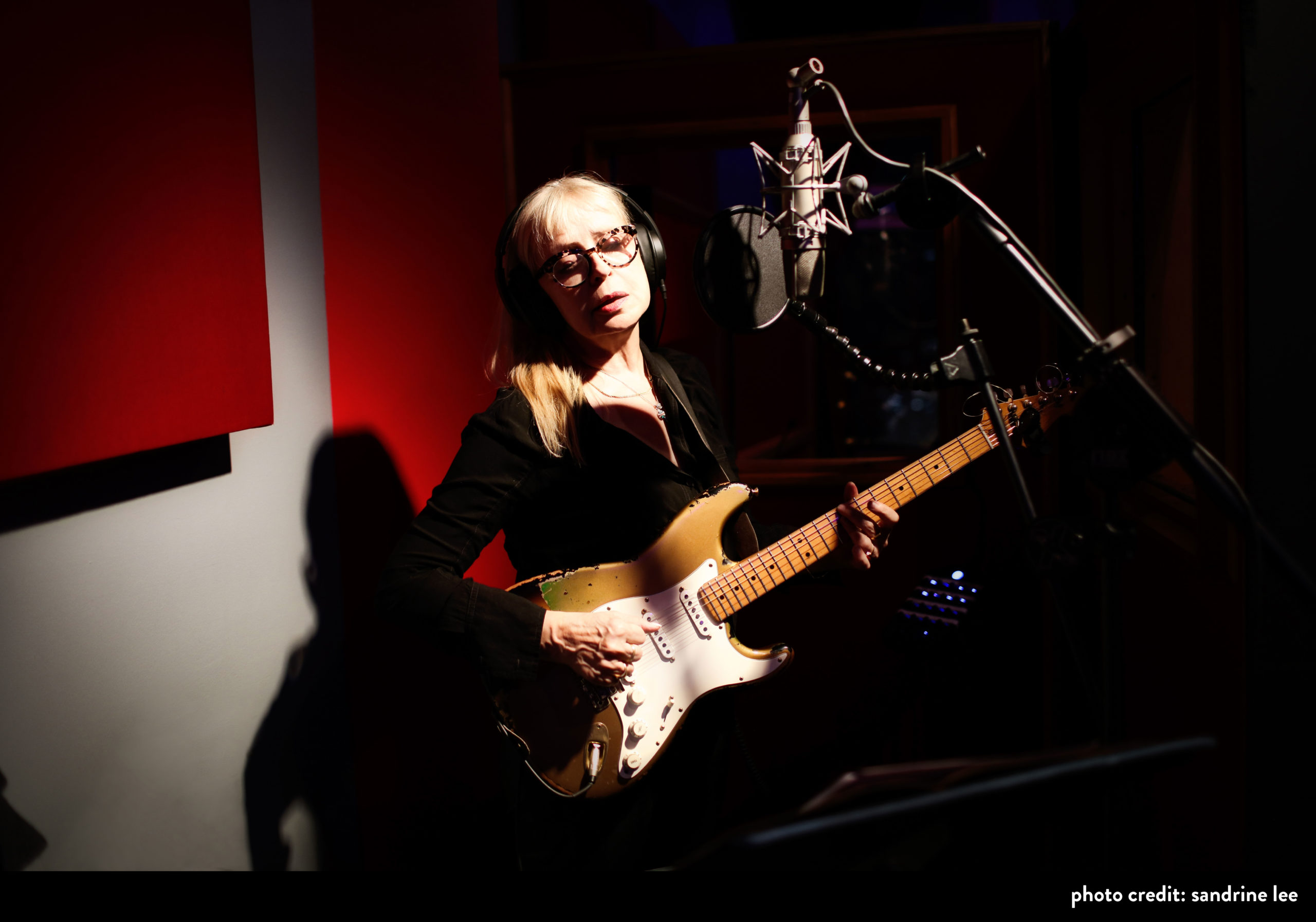 Guitarist/Vocalist Leni Stern Expands Jazz/African Trio to Quartet On Aptly Titled ‘4’ (ALBUM REVIEW)