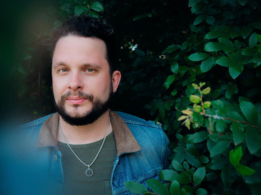 VIDEO PREMIERE: James Lee Baker Takes Rootsy Approach to Trucker Country with “18-Wheeler (I’m Coming Home)”