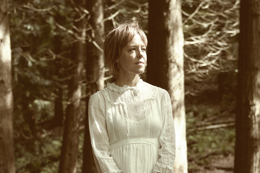 Emily Barker Announces New LP ‘A Dark Murmuration of Words’