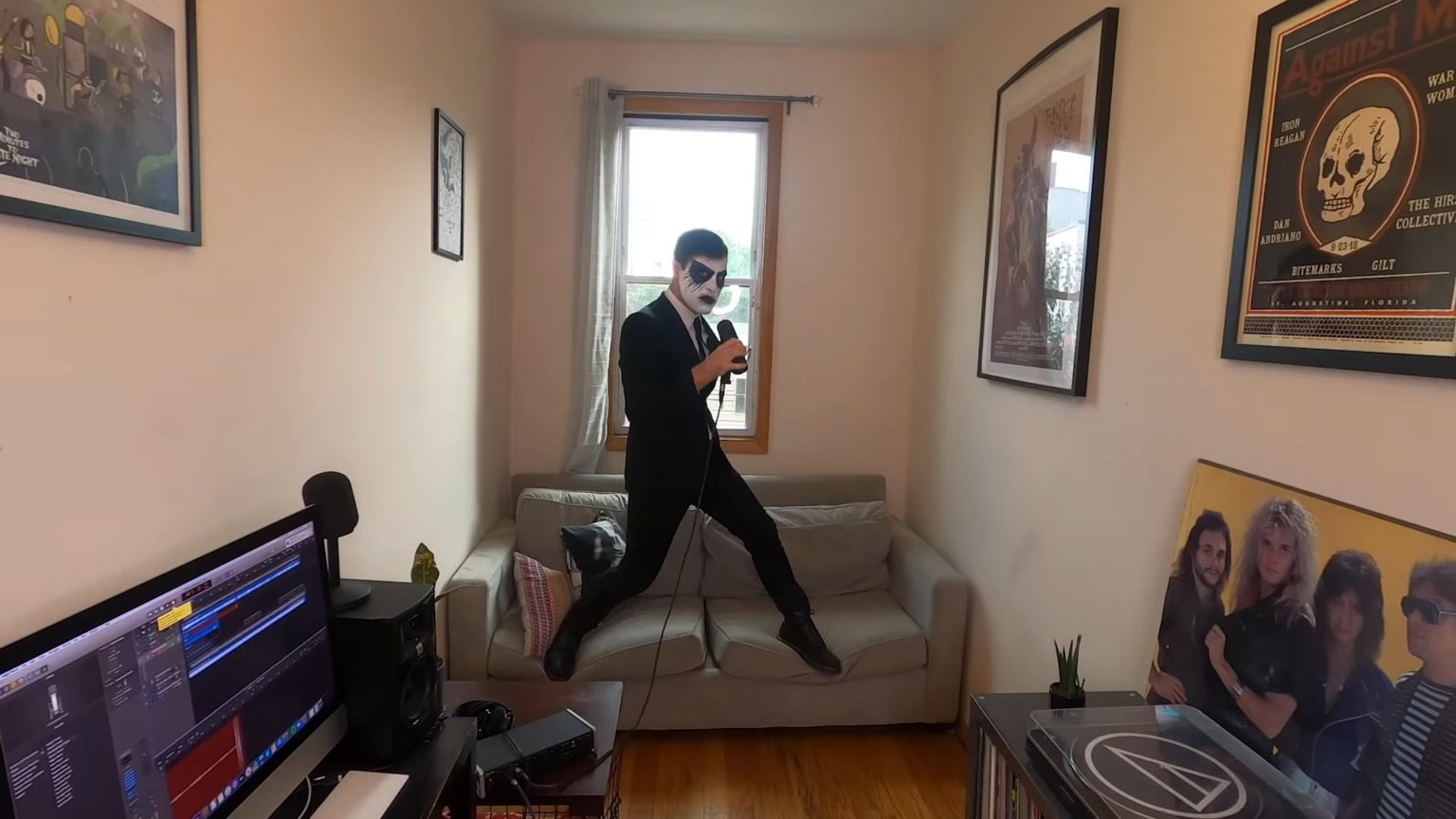 Glide Magazine’s Medium Fidelity Podcast Episode 3: Gwarsenio Hall of ‘Two Minutes to Late Night’