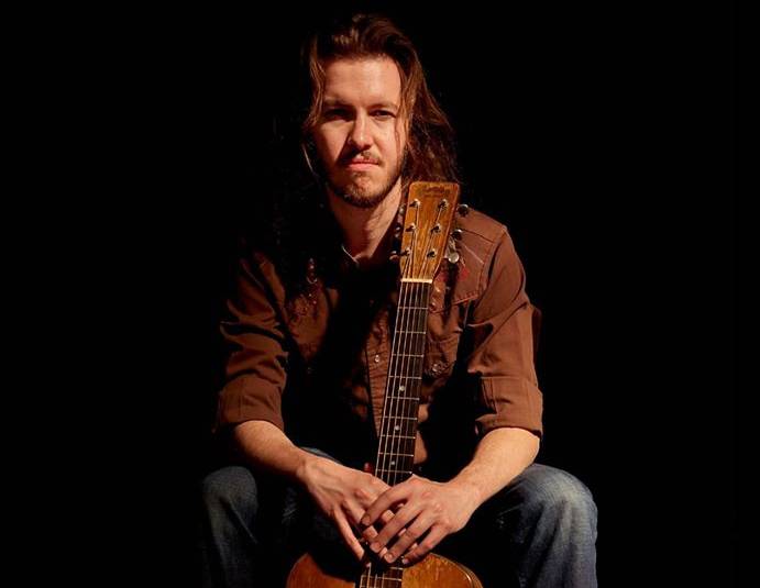 Alex Jordan (Midnight North) Delivers Decorative & Rewarding Debut Solo LP ‘The Subtle Exhibitionist’