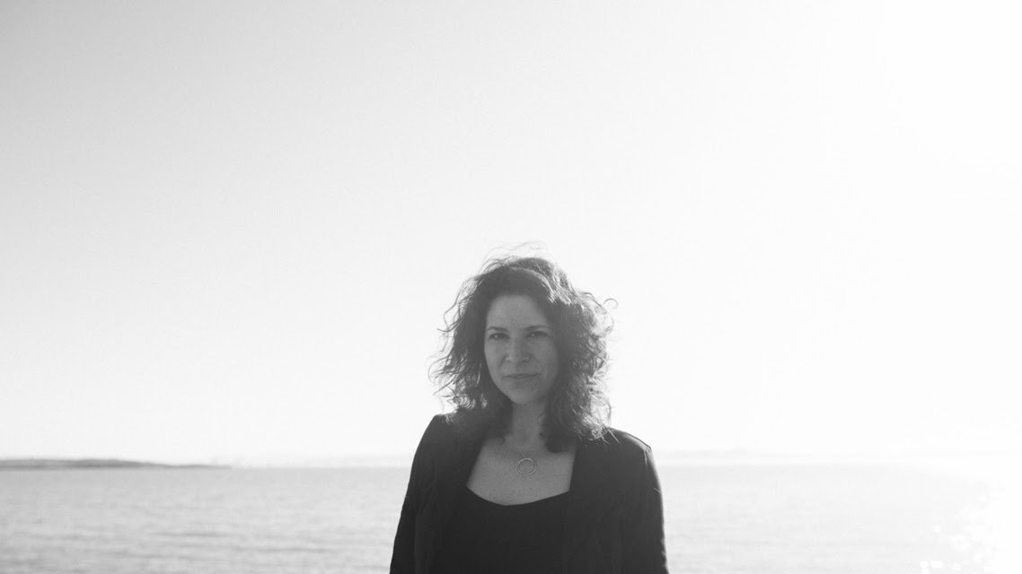 Kris Delmhorst Finds Beauty in Darkness on Lush ‘Long Day in the Milky Way’ (ALBUM REVIEW)
