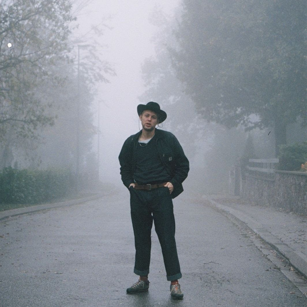 SONG PREMIERE: EJ Marais Dreamily Splashes Hip-Hop, Electronic & Jazz On Crafty “Bedroom RnB”
