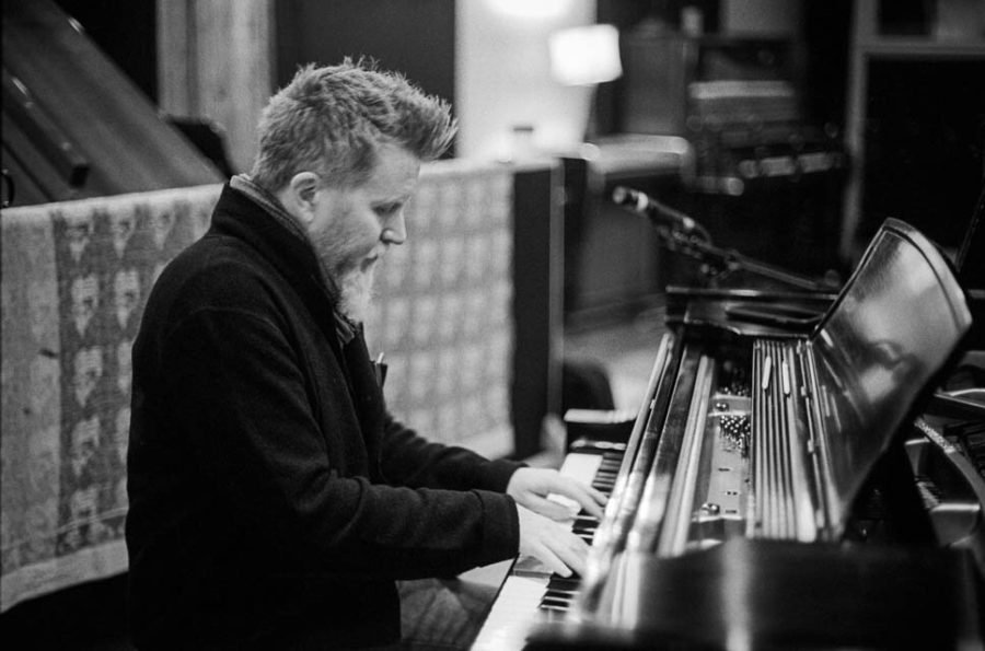 Matt Rollings Brings Star-Studded Lineup (Willie, Lovett, Krauss, Gill) to ‘Matt Rollings Mosaic’ (ALBUM REVIEW)