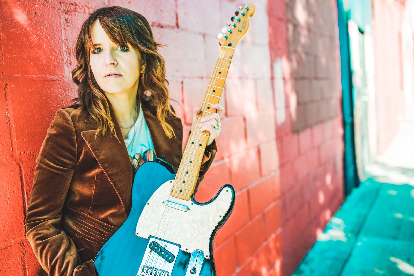 Nikki O’Neill Blends Soul, Blues and Gospel on ‘World Is Waiting’ (ALBUM REVIEW)