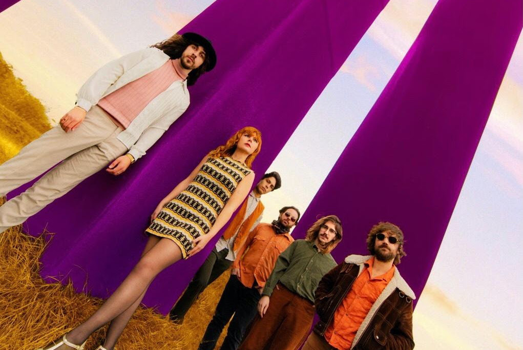 Altın Gün Enhances Its Worldbeat Flair On Sleek ‘Yol’ (ALBUM REVIEW)