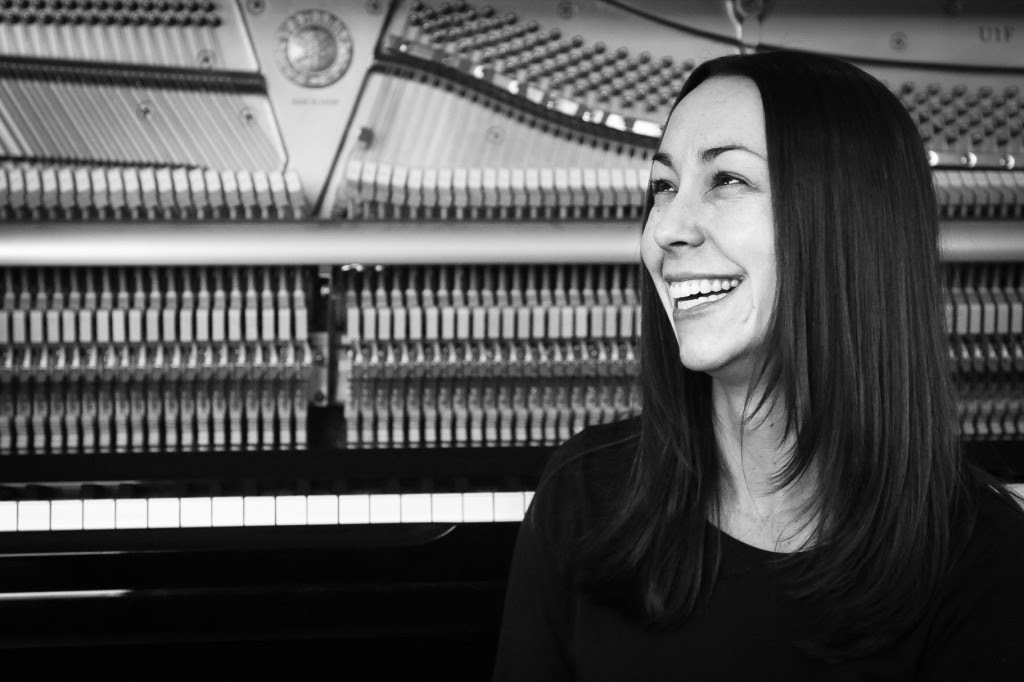 Holly Bowling Churns Out Solo Piano Renditions Of The Grateful Dead Via ‘Seeking All That’s Still Unsung’ (ALBUM REVIEW)