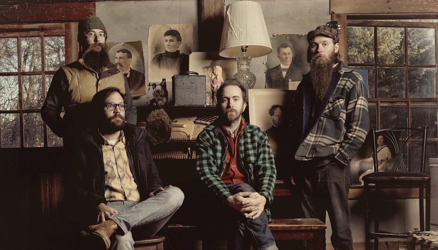 LISTEN: Dan Blakeslee & The Calabash Club Skips The Cheese On Holiday Themed ‘Blowin’, Glowin’ Christmas Tree’