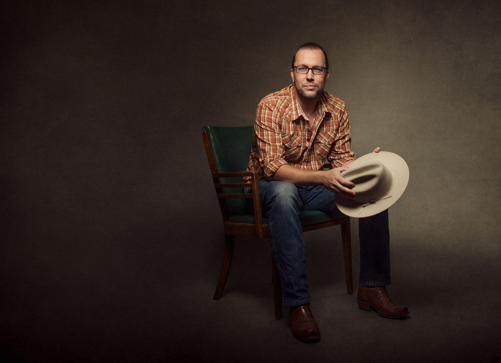 SONG PREMIERE: Terry Klein Shares World Of 1917 Meets 2020 Folk Original “The Last Great Christmas”