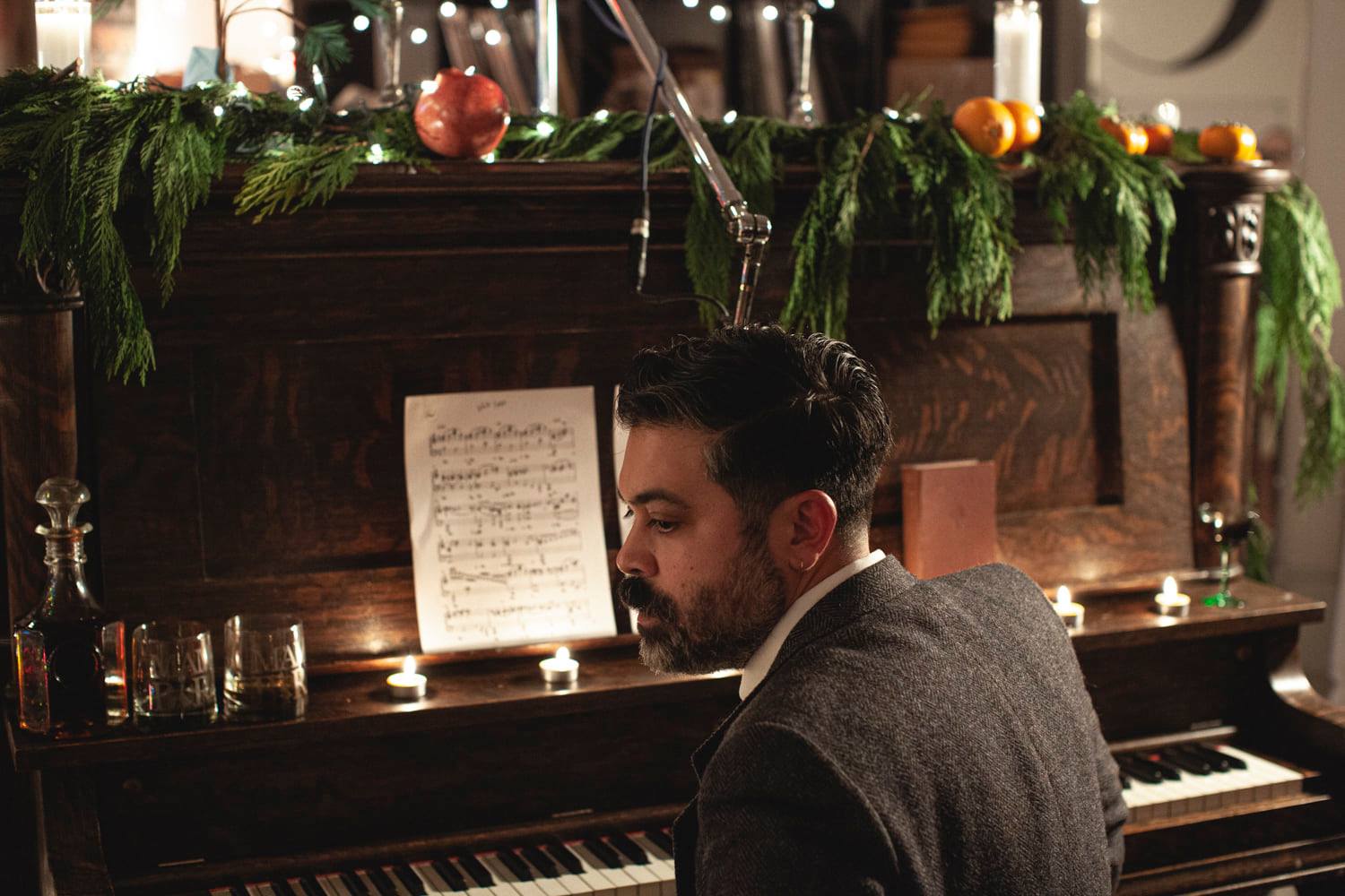 LISTEN: Matt Dorrien Delivers Buoyant Piano Based Holiday Single “Sure Miss Those Days at Christmas”