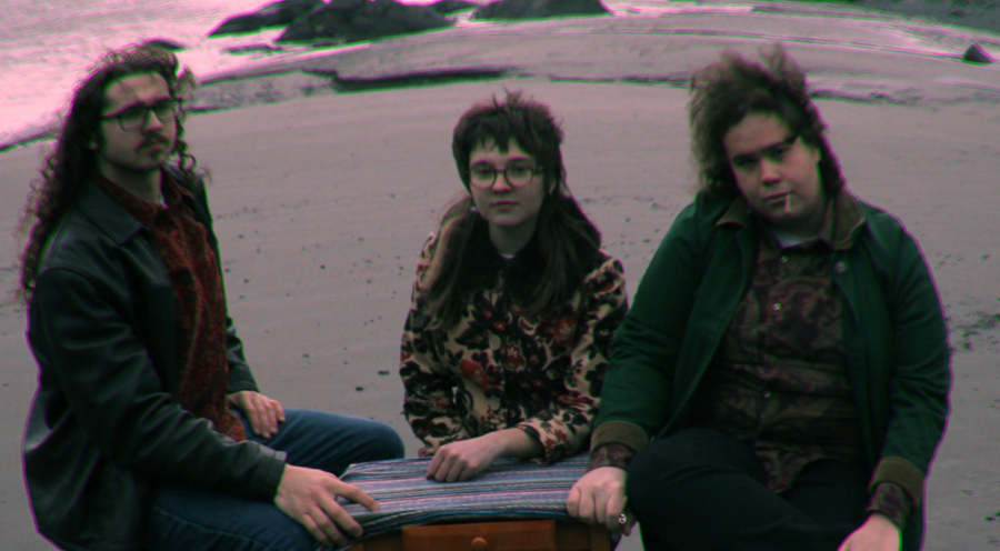 LISTEN: Alaskan Trio Sundog Melds Past & Present Psych Rock Worlds On “Quick Fix”