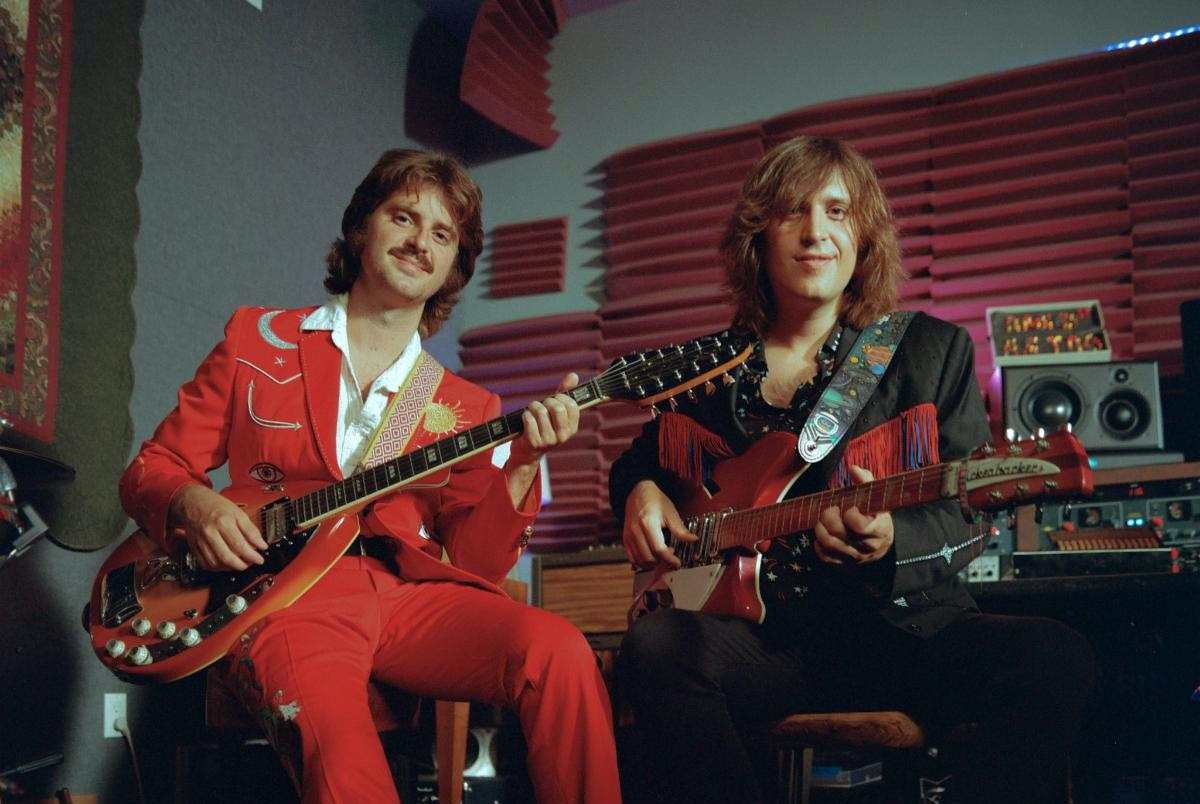 VIDEO PREMIERE: Hearty Har (Fogerty Brothers) Trip Out with Synthy Psych-pop Tune “Waves of Ecstasy”