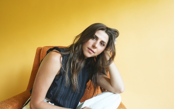 Jillette Johnson Bounces From One Musical Style to Another on ‘It’s a Beautiful Day and I Love You’ (ALBUM REVIEW)