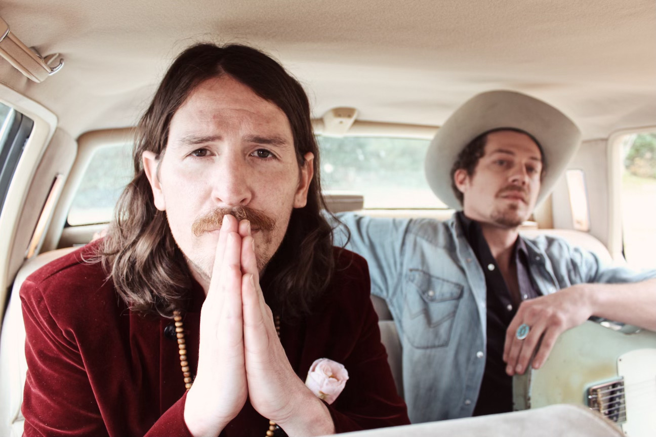 SONG PREMIERE: B.B. Palmer Brings Sitar & Eastern Ingredients To Candid “Many Worlds Theory”