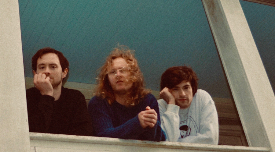 LISTEN: Stray Fossa Blends Surf & Synth On Captivating “Orange”