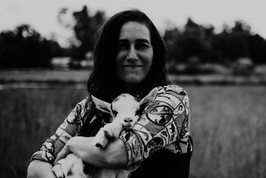 LISTEN: Melissa Carper Recalls Classic County Greats On Back When” & “I Almost Forgot About You” 