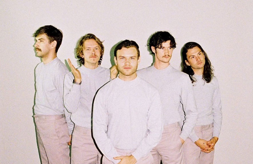 VIDEO PREMIERE: Wanderwild Blend Early 2000s Rock Influences with Modern Indie Pop Sensibilities on “I’ll Be Right There”