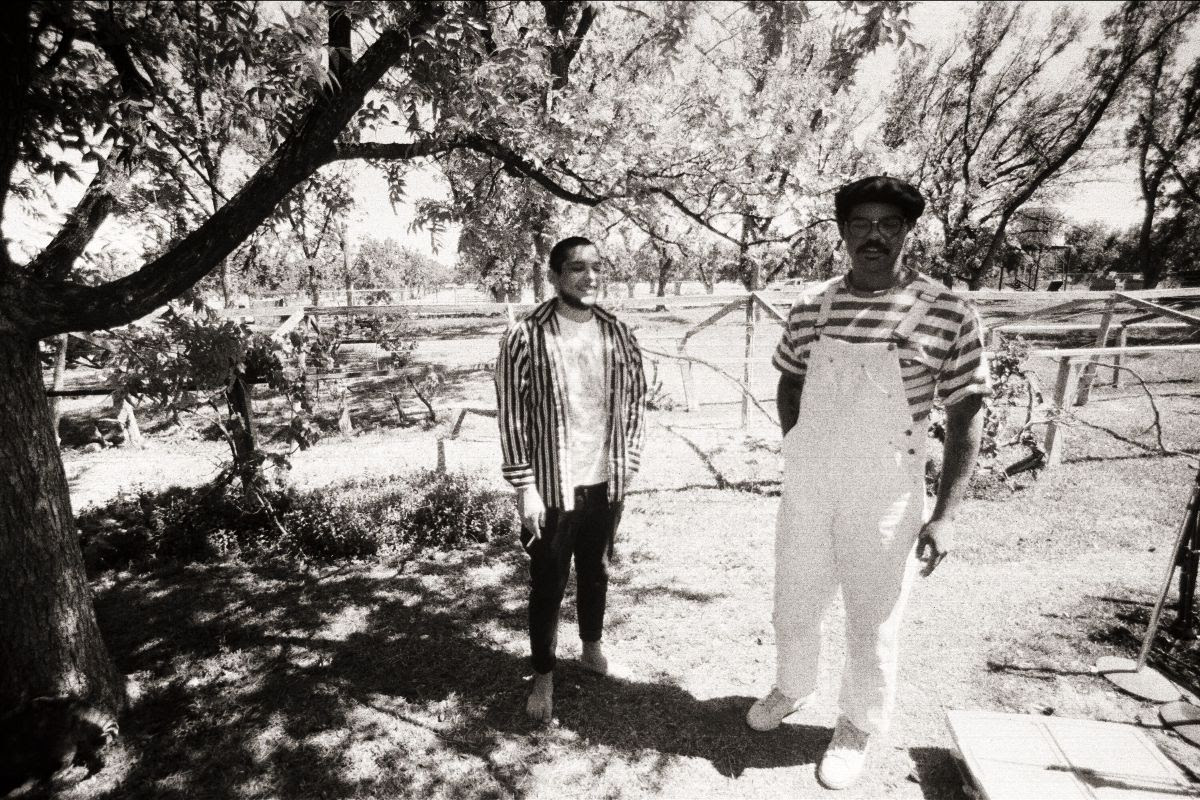 VIDEO PREMIERE: Tucson’s Los Esplifs Display Latinx Charm & Hooks On “Otro Pais”