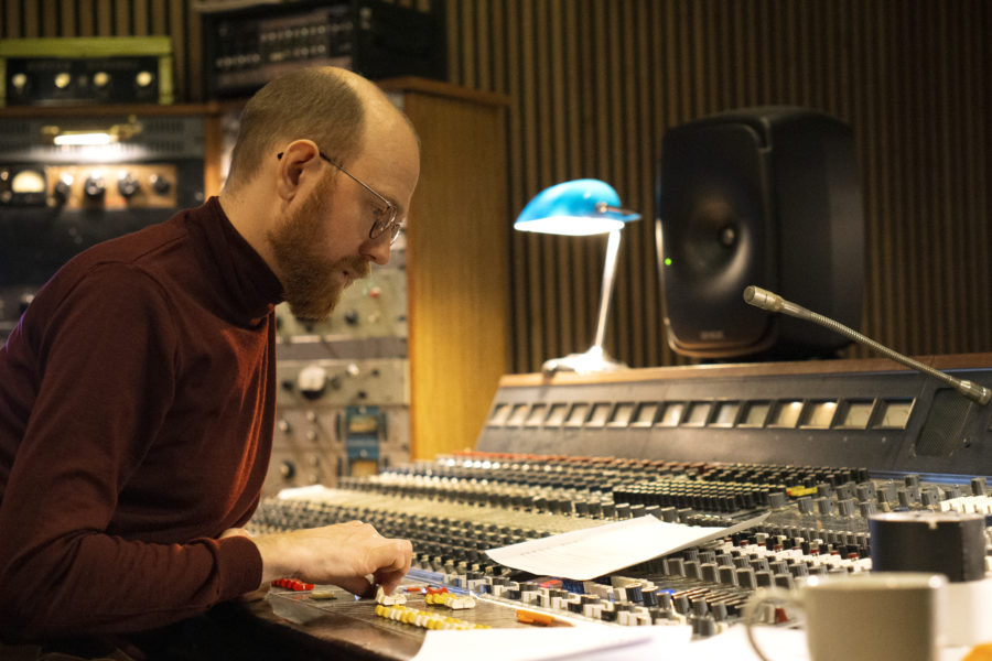 SONG PREMIERE: Enigmatic Artist Sven Wunder Delivers Worldly Instrumental Grooves Via “Prussian Blue”