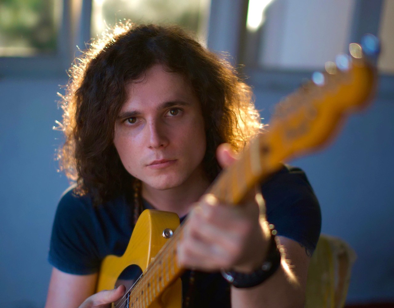 VIDEO PREMIERE: Hamish Anderson Shares Intimate Reimagined Acoustic Version of  “Morning Light”