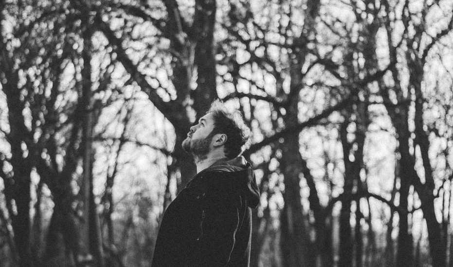 LISTEN: Robert John Hope Mixes Ambient Folk & Lyrical Acuity On “Plasticine Heart”