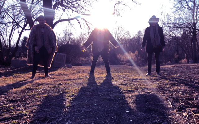 VIDEO PREMIERE: Langan, Frost, & Wane Revel in Castley Psych-folk on  “King Laughter”