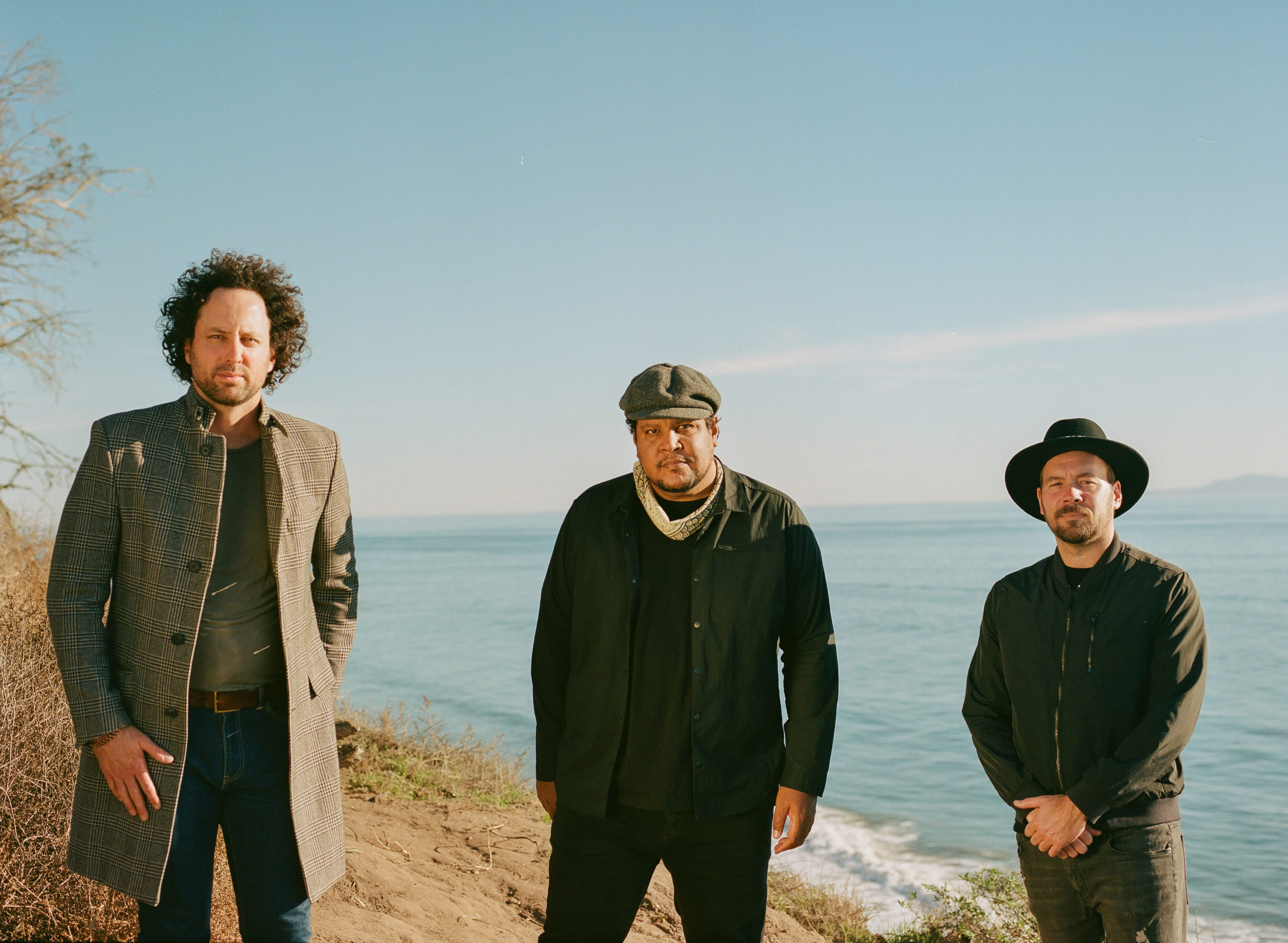 SONG PREMIERE: Leon Creek (Chris Pierce/Matthew Stevens) Shine On Stompin’ Working Anthem “Call It a Day”