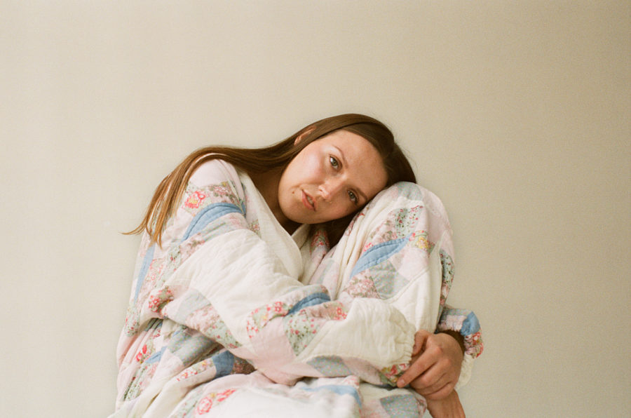 LISTEN: Sarah Carton Drops Swerving & Seductive R&B Flair On “Homesick”