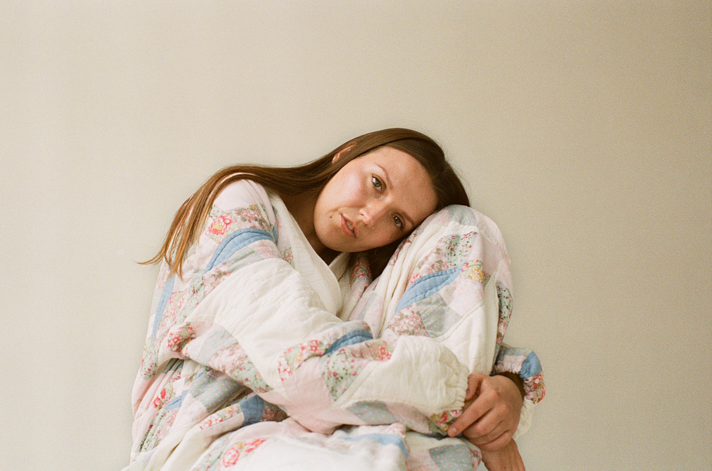 LISTEN: Sarah Carton Drops Swerving & Seductive R&B Flair On “Homesick”