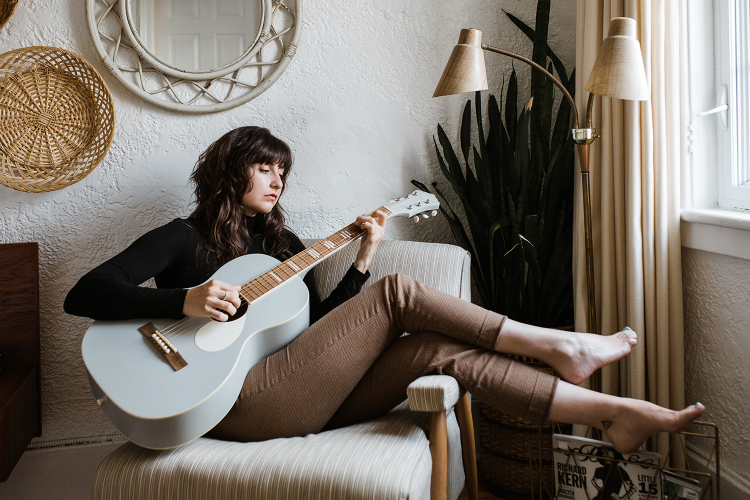 SONG/VIDEO PREMIERE: Sleepy Jean Delivers Flavorfully Old Timey Country-Western “How’s it All Gonna End”