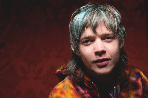 LISTEN: Billy Strings Joins Up With Fences For “Globe”