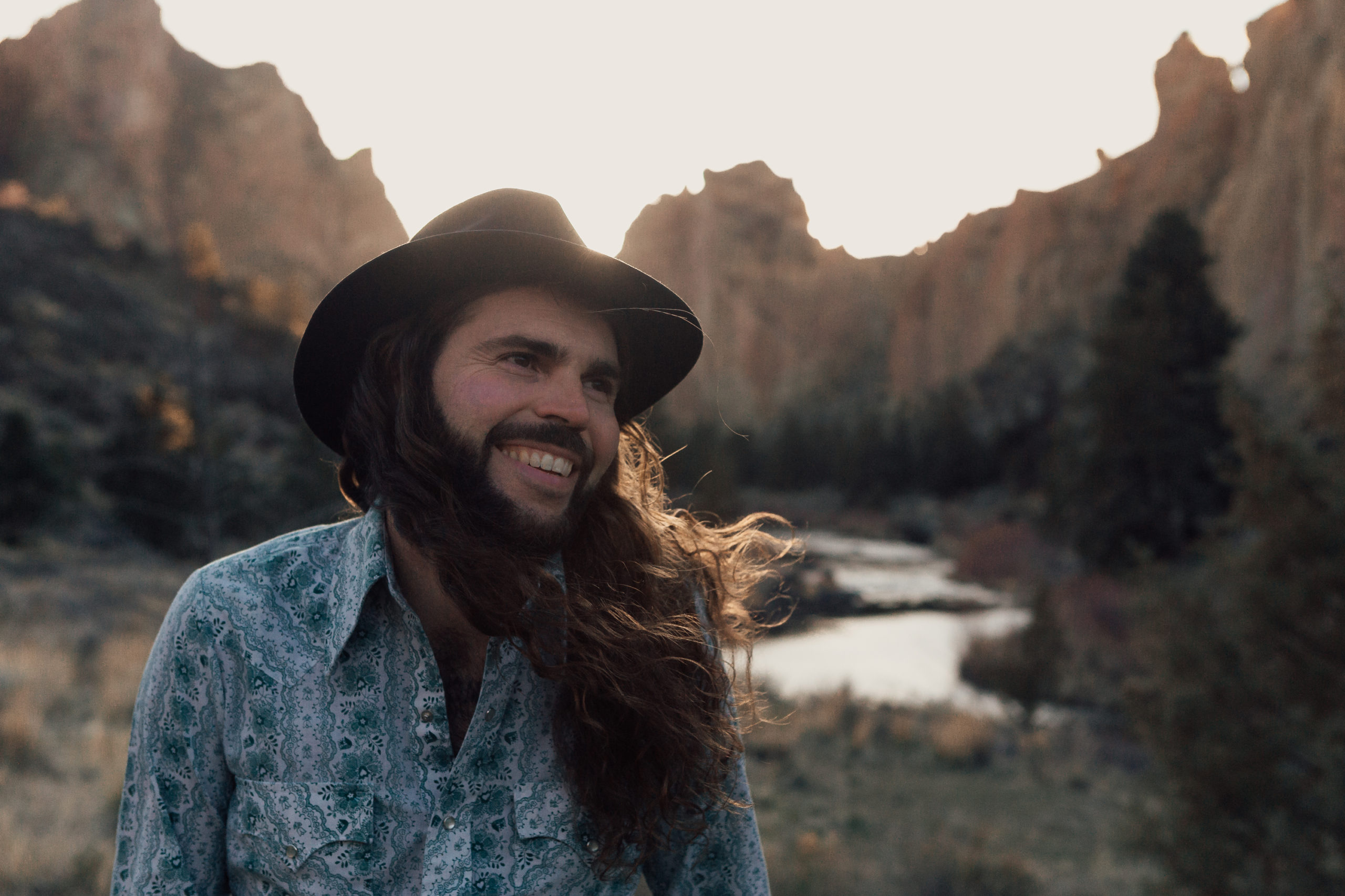 VIDEO PREMIERE: Jeshua Marshall (Larry And His Flask) Aims High with Lively and Soulful Folk-rock Tune “Shoot The Moon”