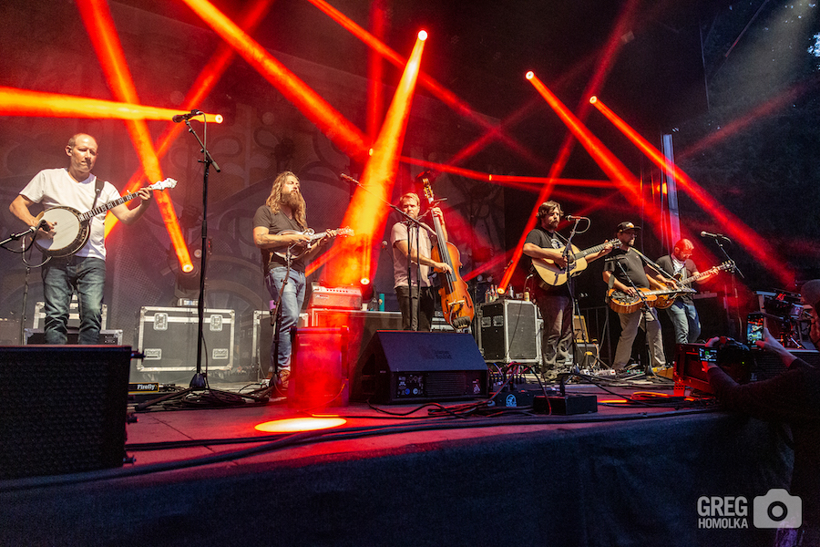 Greensky Bluegrass Dig into Old Tunes, Cover Ween, Keep Festival Vibes Flowing at Horning’s Hideout (SHOW REVIEW/PHOTOS)