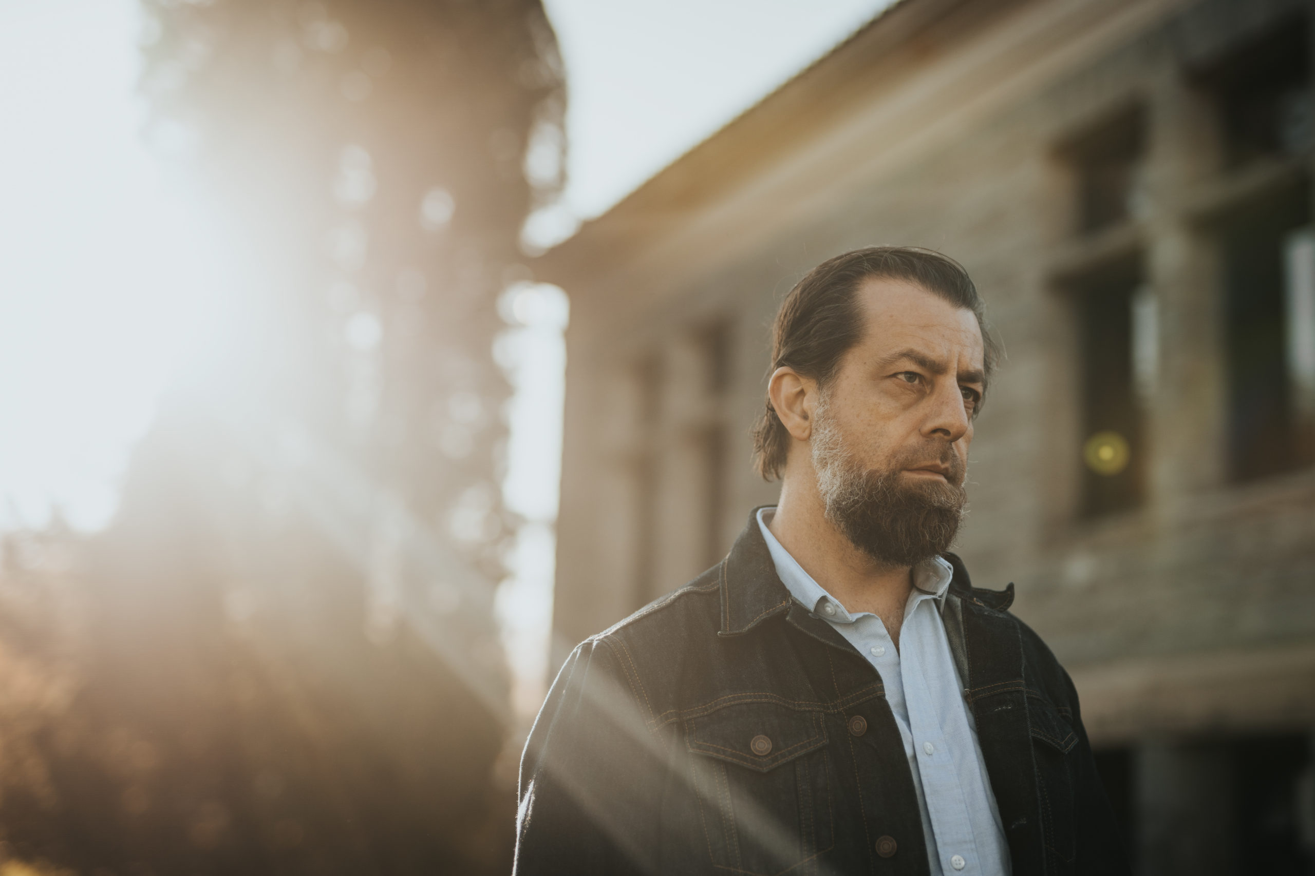 LISTEN: Sean Rowe Propels Raw Intensity On Vivacious “To Make It Real”