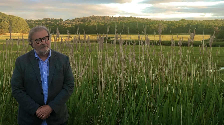 Robert Ellis Orrall Displays Versatile Musicianship on’467 Surf And Gun Club’ (ALBUM REVIEW)