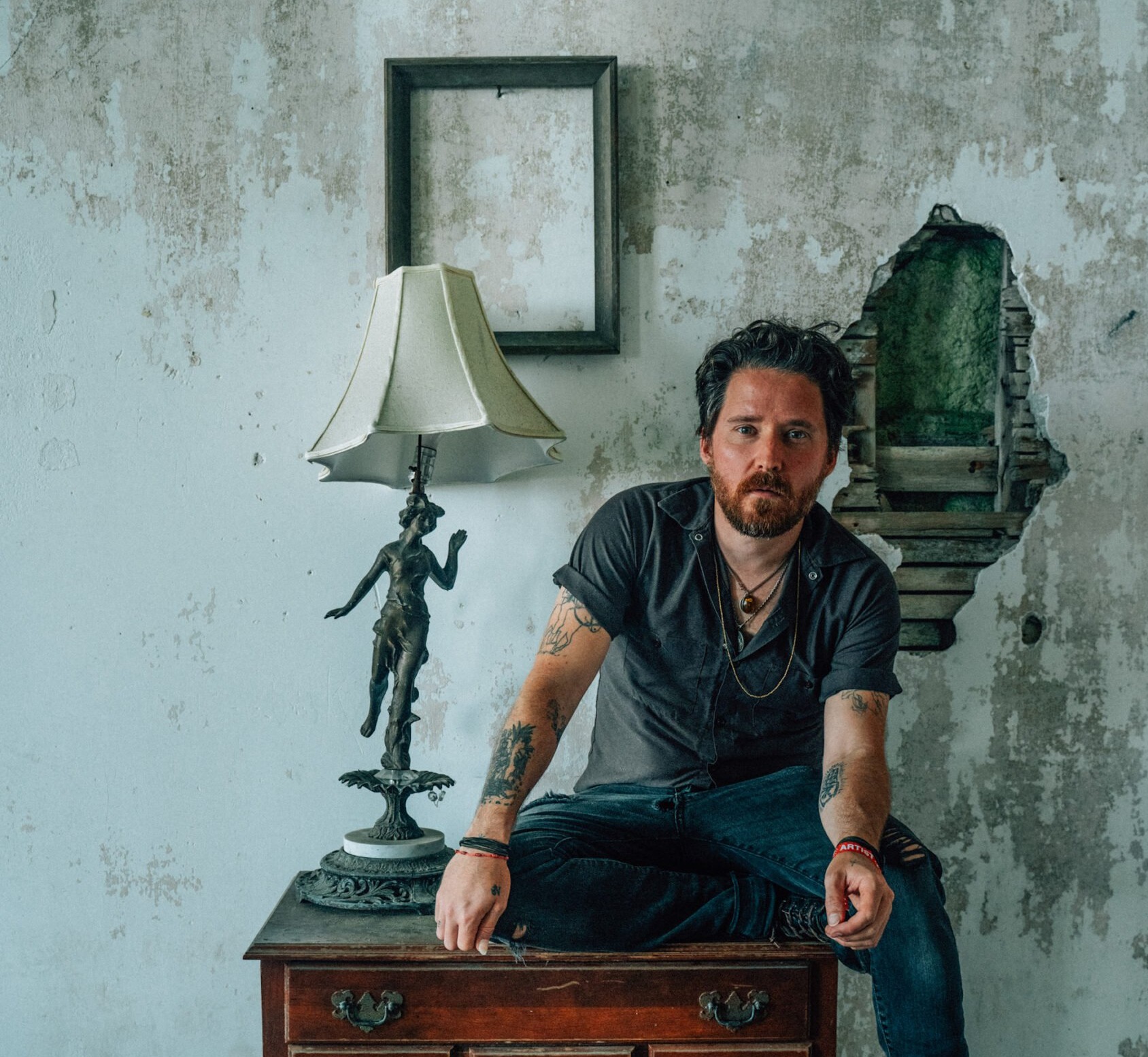 LISTEN: Christopher Paul Stelling Taps Into Bold Lucidity On “Driving The Hearse”